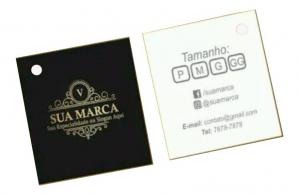 TAGS COM FURO DE 3 OU 5 MM - VERNIZ TOTAL FRENTE | 4X1 Couchê 250gr 4x5cm 4x1  Corte Reto 